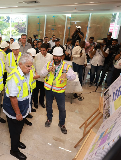 foto de portada de la publicación Presidente Mulino inspecciona trabajos de construcción del nuevo hospital de Colón, con 74% de avance