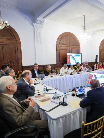 foto de portada de la publicación Mesa de Salud aborda coordinación con Contraloría y producción nacional de medicamentos