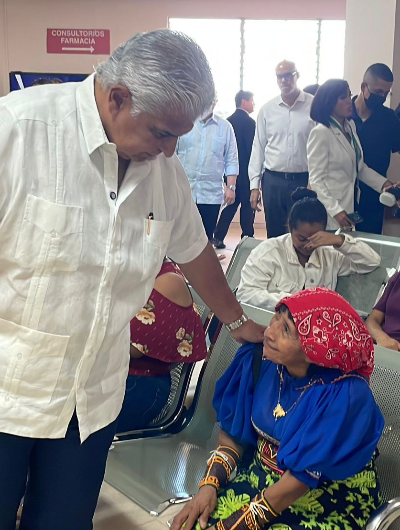 foto de portada de la publicación Presidente Mulino recorre el hospital Nicolás A. Solano y Ciudad de la Salud