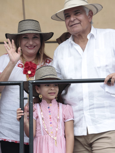 foto de portada de la publicación Presidente Mulino participa junto a miles de panameños del tradicional Desfile del Sombrero Pintao