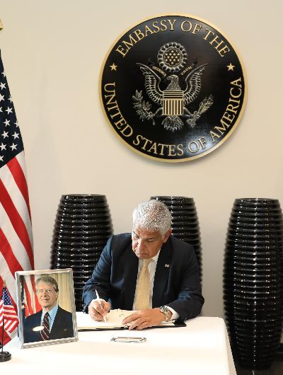 foto de portada de la publicación Presidente Mulino firma libro de condolencias por fallecimiento del expresidente Carter