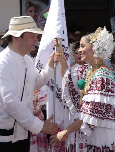 foto de portada de la publicación Presidente Mulino participa en el Desfile de las Mil Polleras en Las Tablas